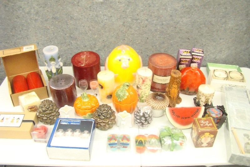lot 192 image: Lot of Large etc. Figural Candles