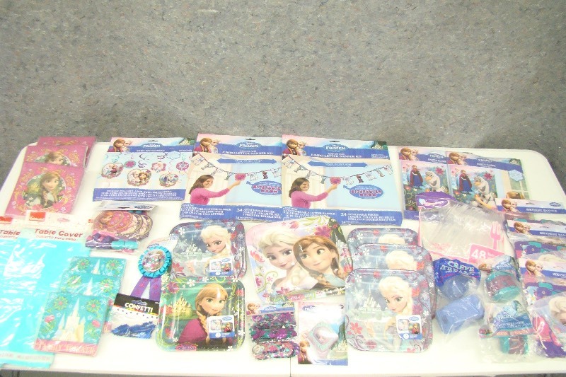 lot 195 image: Lot of New Disney Frozen Party Supplies