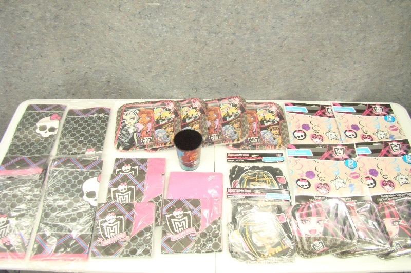 lot 196 image: Lot of New Monster High Party Supplies