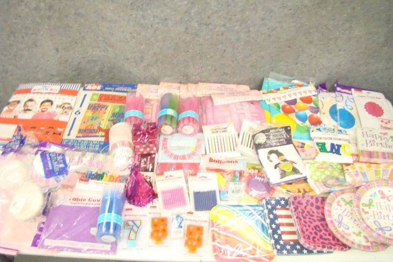 lot 198 image: Lot of Misc. Party Supplies