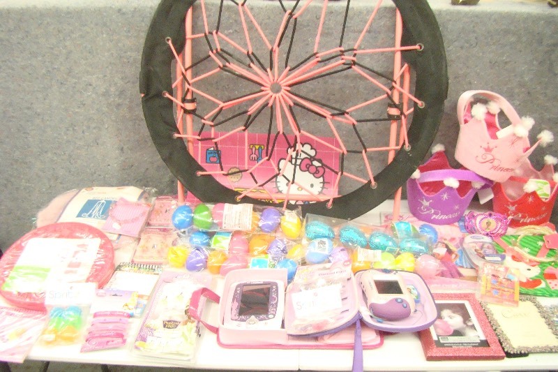 lot 199 image: Lot of New Childs Party Favors and Girls Room Decor, Chair Etc