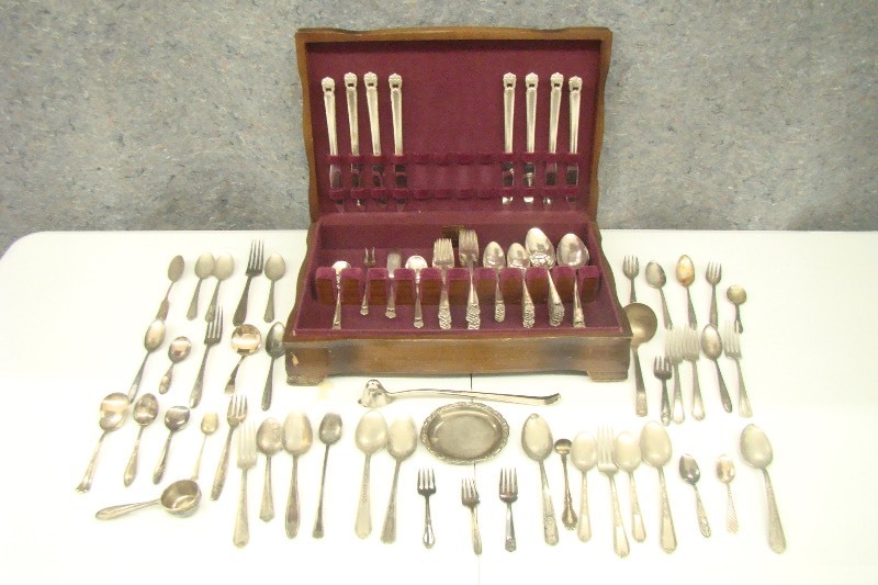 lot 103 image: Large Lot of Silverplate Utensils 