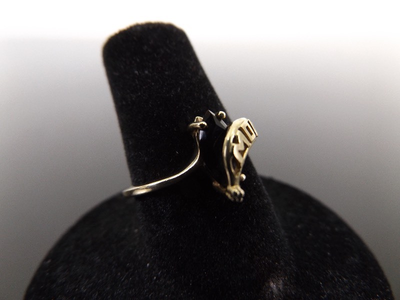 lot 21 image: 10k Yellow Gold Black Sapphire MOM Ring Size 6.75