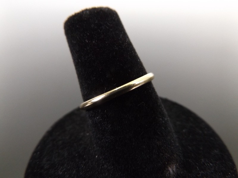lot 22 image: 14k Yellow Gold Small Band Ring Size 6.75