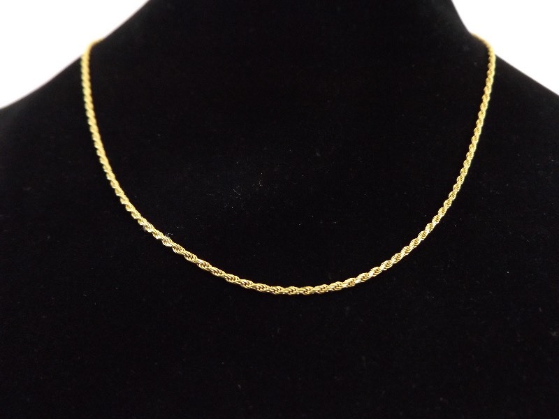 lot 23 image: 18k Yellow Gold Rope Chain