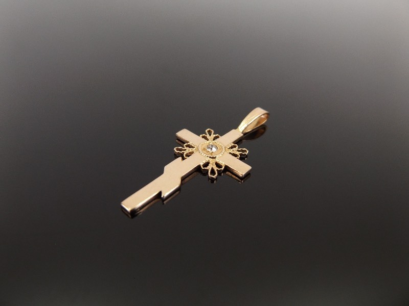 lot 26 image: 14k Yellow Gold Diamond Cross Pendant