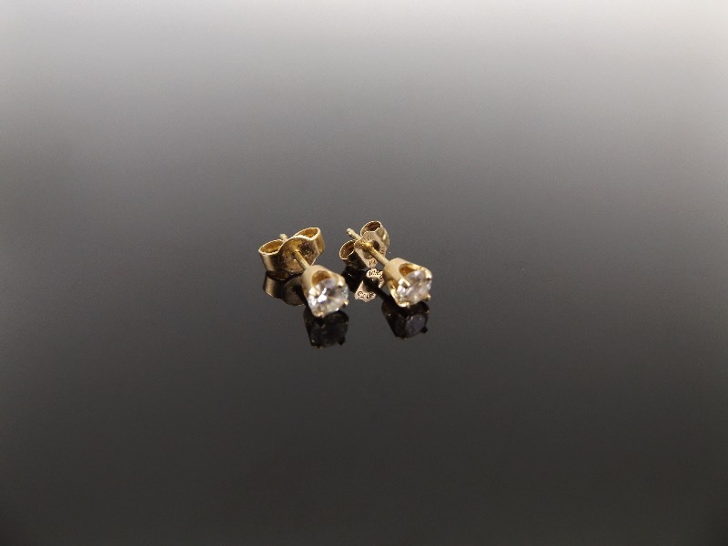 lot 36 image: 14k Yellow Gold .5 ct tw Diamond Stud Earrings
