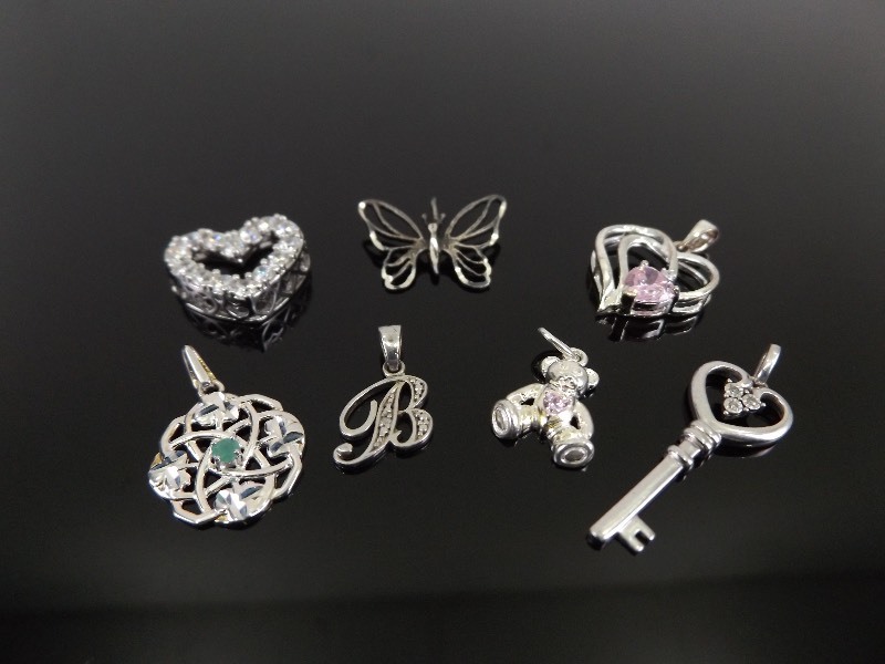 lot 41 image: 8 - .925 Sterling Silver Pendants