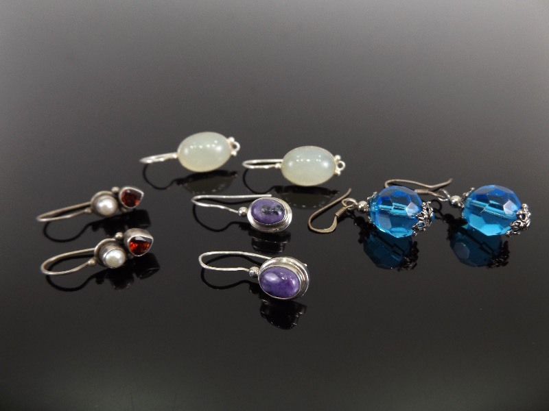 lot 42 image: 4 - .925 Sterling Silver Earring Sets