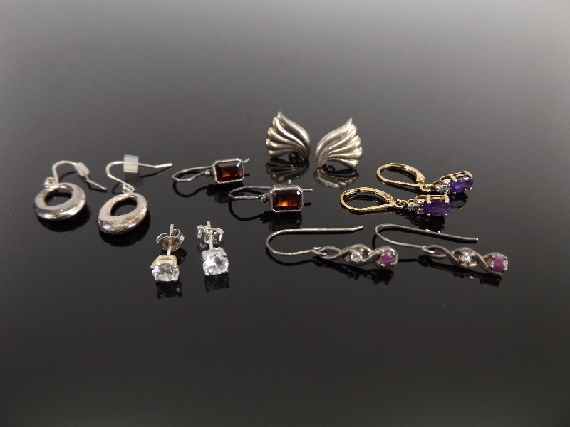 lot 43 image: 6 - .925 Sterling Silver Earring Sets