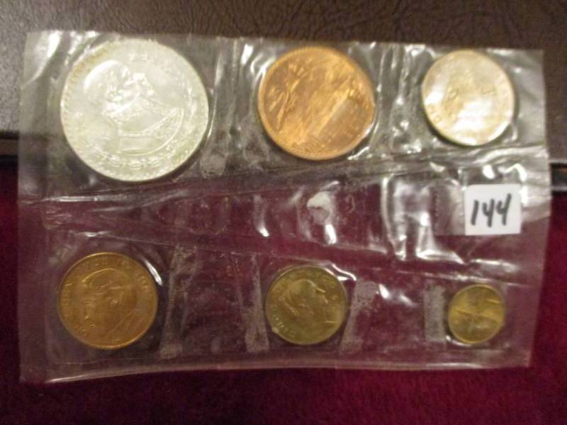 lot 144 image: Mexican Mint Set