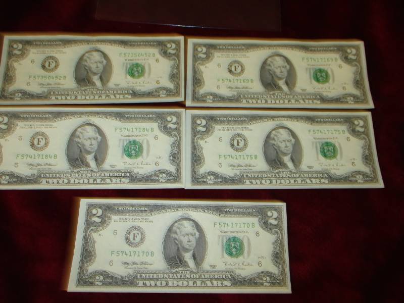 lot 233 image: 5- Nearly unciculated $2 Bills 1995