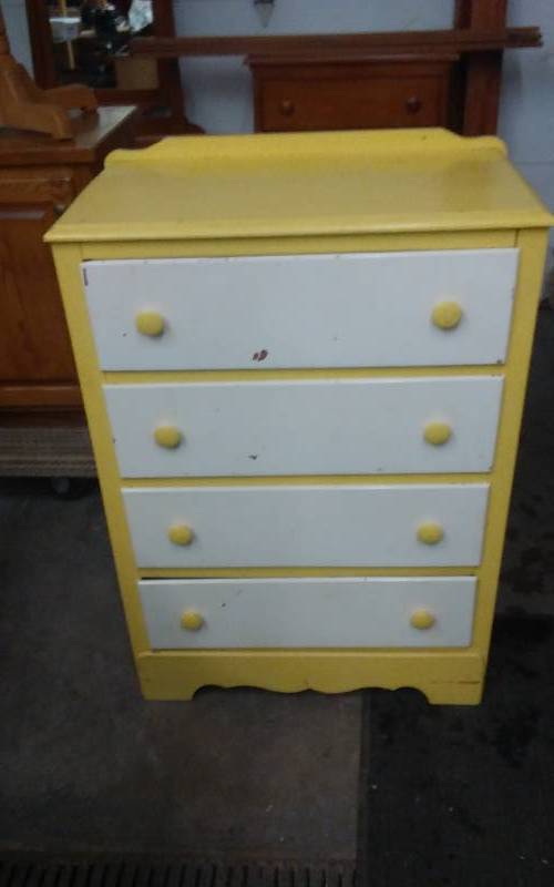 lot 3 image: Vintage Painted Wood Chest 30x17x42