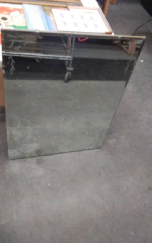 lot 33 image: Vintage Etched Mirror 28x36