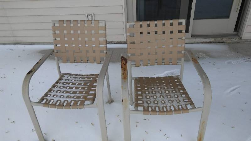 lot 10 image: Lawn Chairs & Folding Table