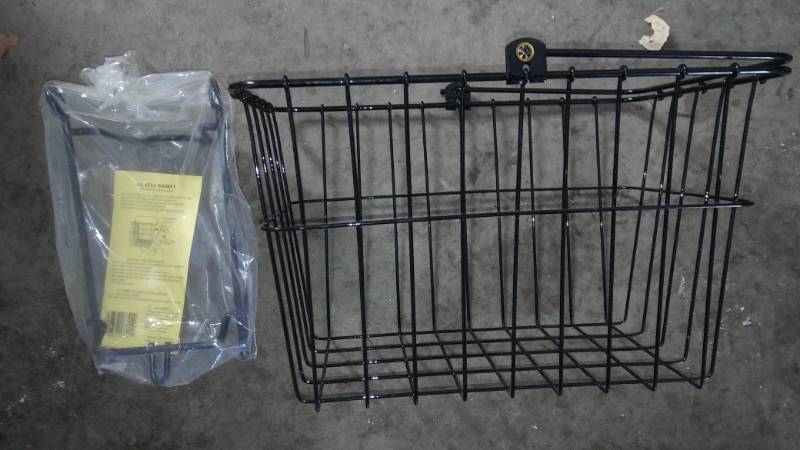 lot 36 image: 2 Bike Locks & Bike Rack