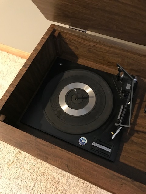 lot 40 image: Zenith Stereo System - Works Great, See Video