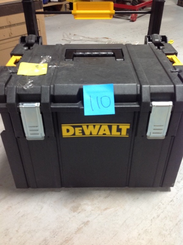 DEWALT ToughSystem DS450 22 in. 17 Gal. Mobile Tool Box in good conditions