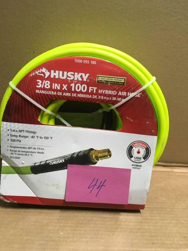 lot 44 image: Husky 38 in. x 100 ft. Hybrid Air Hose in like new condition