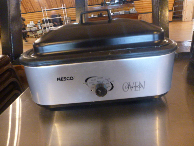 lot 104 image: Nesco Oven Roaster