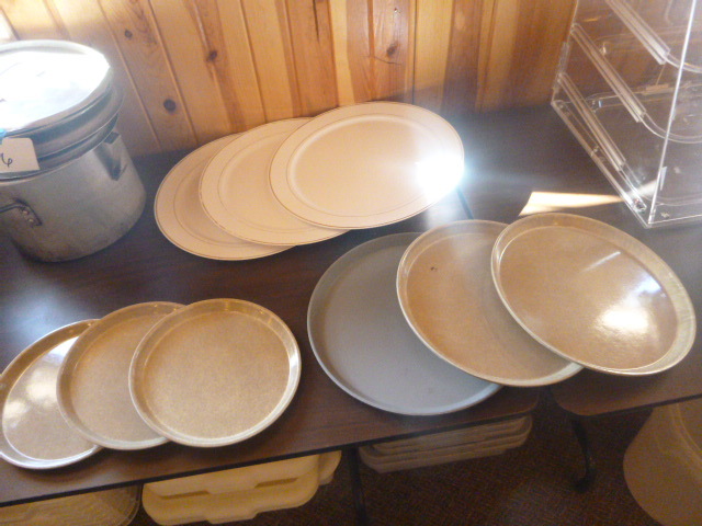 lot 117 image: 9 Serving Trays