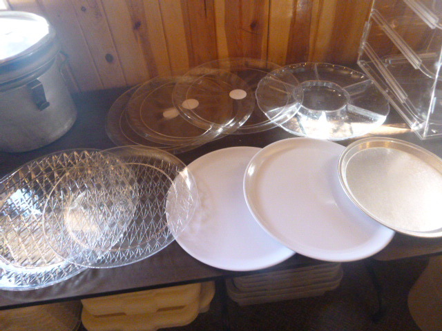 lot 118 image: 9 Serving Trays