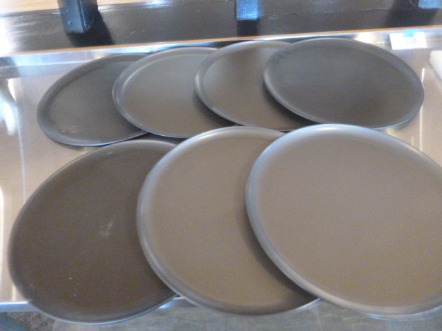 lot 123 image: 7 Pizza Pans