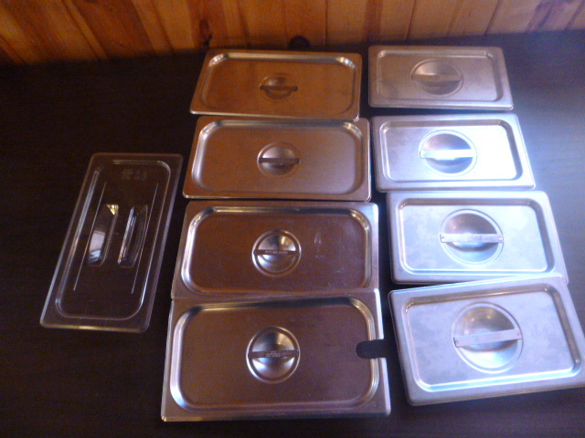 lot 153 image: 8 Steam Table Pan Lids and Plastic Cambro Lid