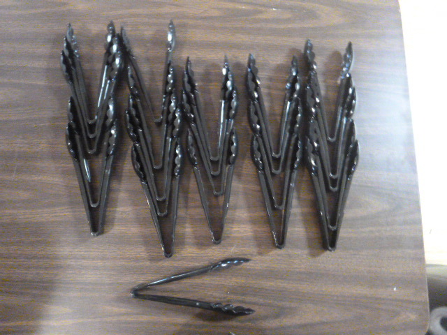 lot 42 image: 24 Salad Tongs