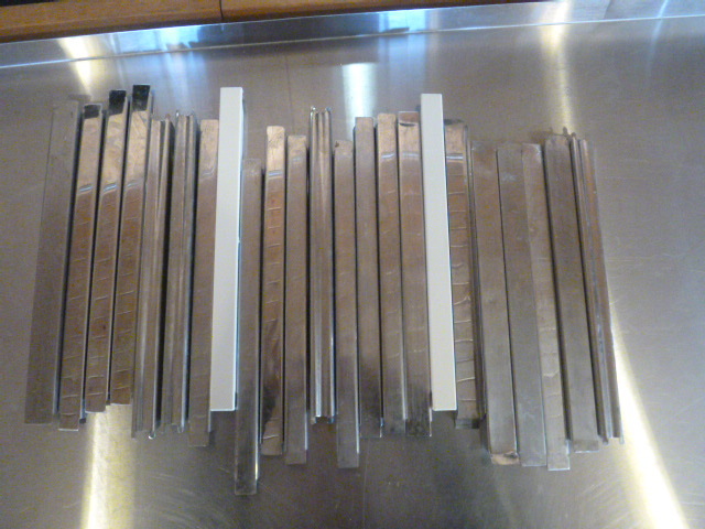 lot 63 image: 23 Salad Bar Spacers (Dividers)