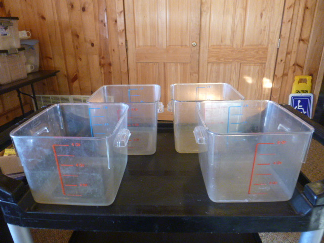 lot 69 image: 4 Rubbermaid Measuring Pails