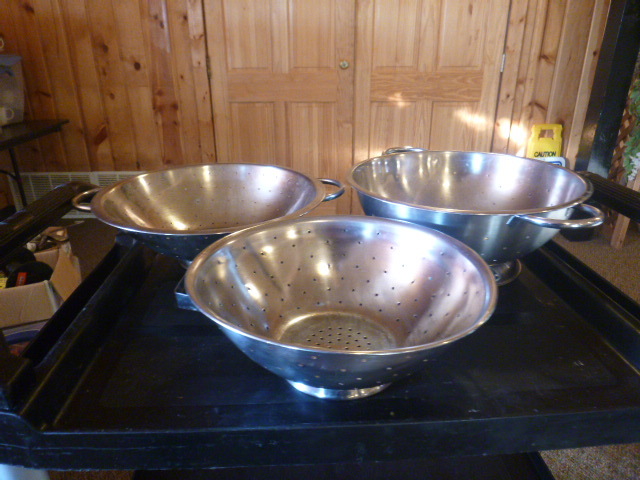 lot 74 image: 3 Stainless Colanders