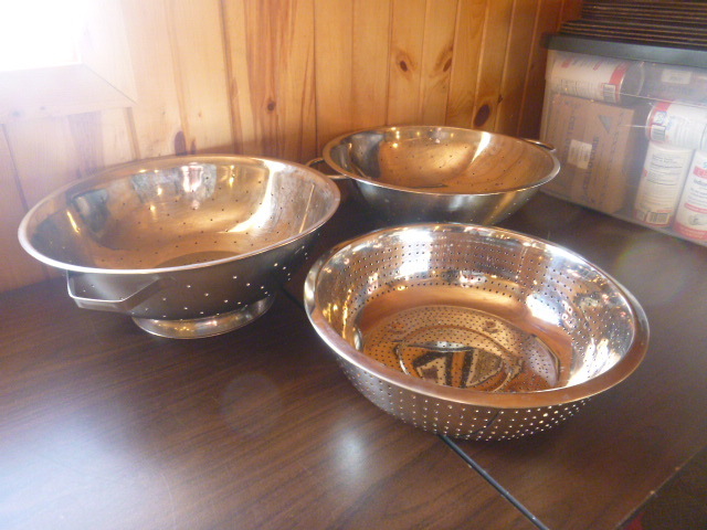 lot 75 image: 3 Stainless Colanders