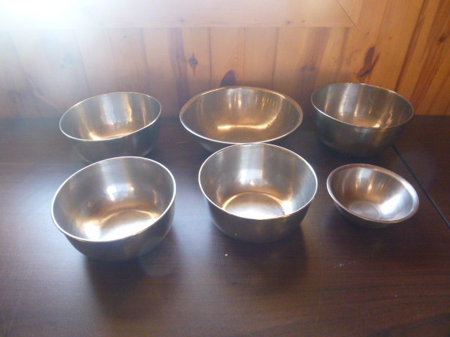 lot 78 image: 5 Stainless Bowls
