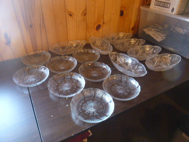 lot 83 image: Salad Bowls and Relish Dishes