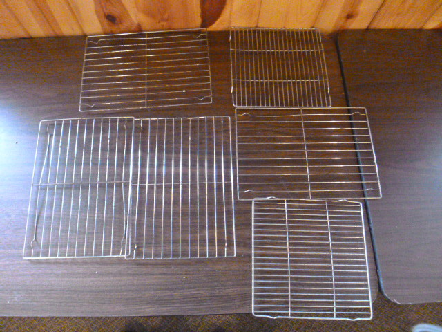 lot 93 image: 6 Wire Cooling Racks