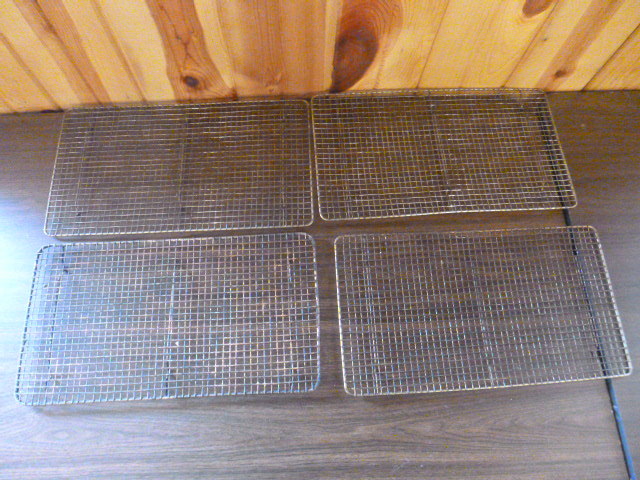 lot 94 image: 4 Wire Cooling Racks