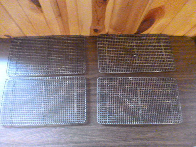 lot 95 image: 4 Wire Cooling Racks