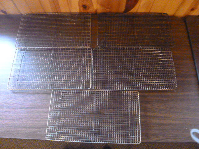 lot 96 image: 5 Wire Cooling Racks