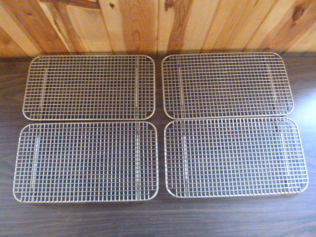 lot 97 image: 4 Wire Cooling Racks