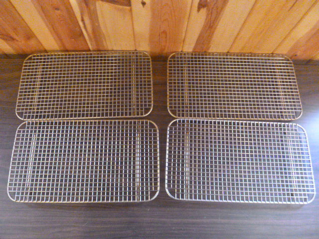 lot 98 image: 4 Wire Cooling Racks