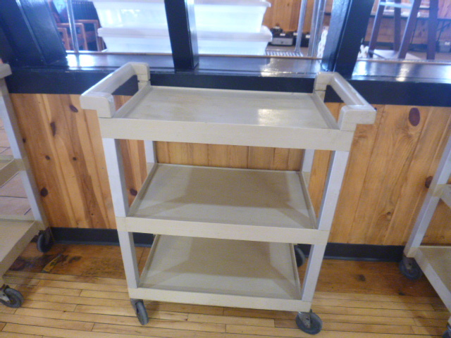 lot 178 image: Rubbermaid Cart