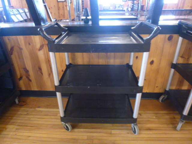 lot 183 image: Rubbermaid Cart