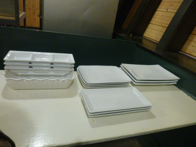 lot 202 image: Serving Dishes