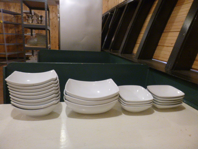 lot 203 image: Serving Dishes