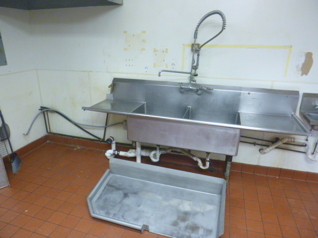 lot 8 image: L-Shaped 2 Bay Stainless Sink