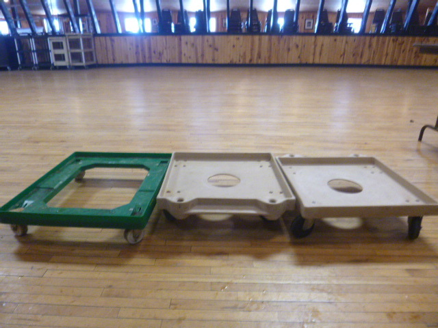lot 222 image: 3 Rolling Carts