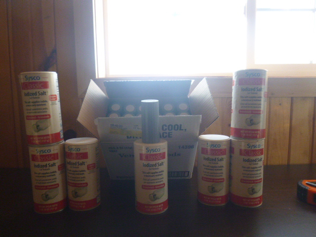 lot 248 image: 7 Containers of Sysco Classis Iodized Salt