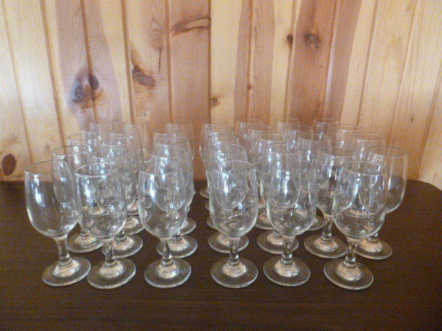 lot 251 image: 35 Wine Glasses