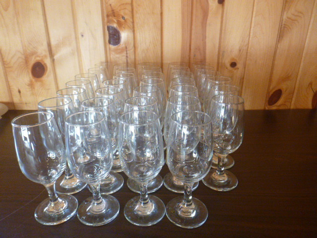 lot 252 image: 34 Wine Glasses